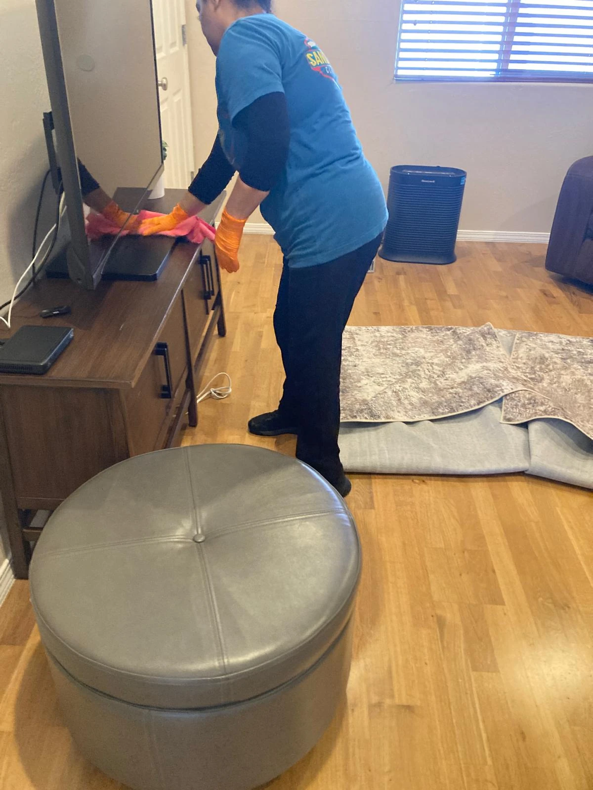 Sandia Green Clean team member cleaning a New Mexico home with eco-friendly products